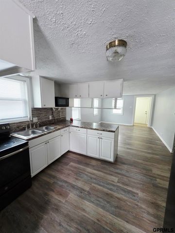 5423 S 50th Avenue, Omaha, NE 68117