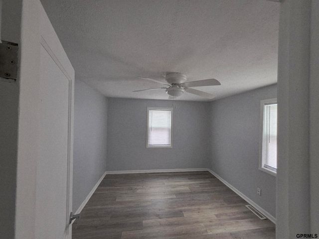 5423 S 50th Avenue, Omaha, NE 68117