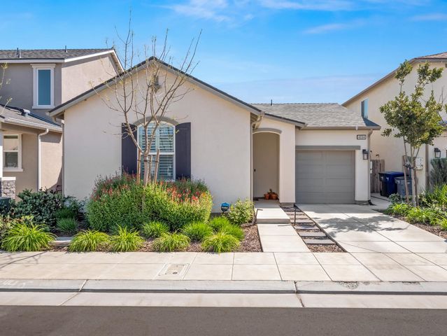 4034 N Vaughan Avenue, Fresno, CA 93723