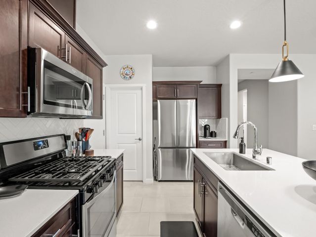 4034 N Vaughan Avenue, Fresno, CA 93723