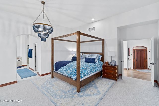 9801 N Ridge Shadow Place, Tucson, AZ 85704