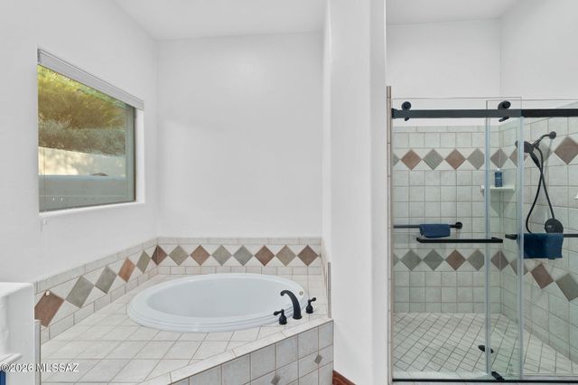 9801 N Ridge Shadow Place, Tucson, AZ 85704