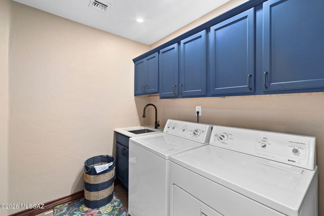 9801 N Ridge Shadow Place, Tucson, AZ 85704