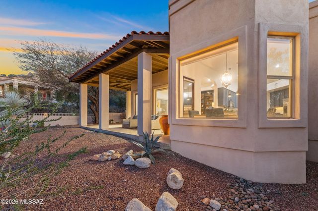 9801 N Ridge Shadow Place, Tucson, AZ 85704