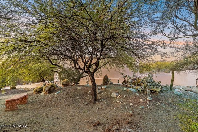 9801 N Ridge Shadow Place, Tucson, AZ 85704