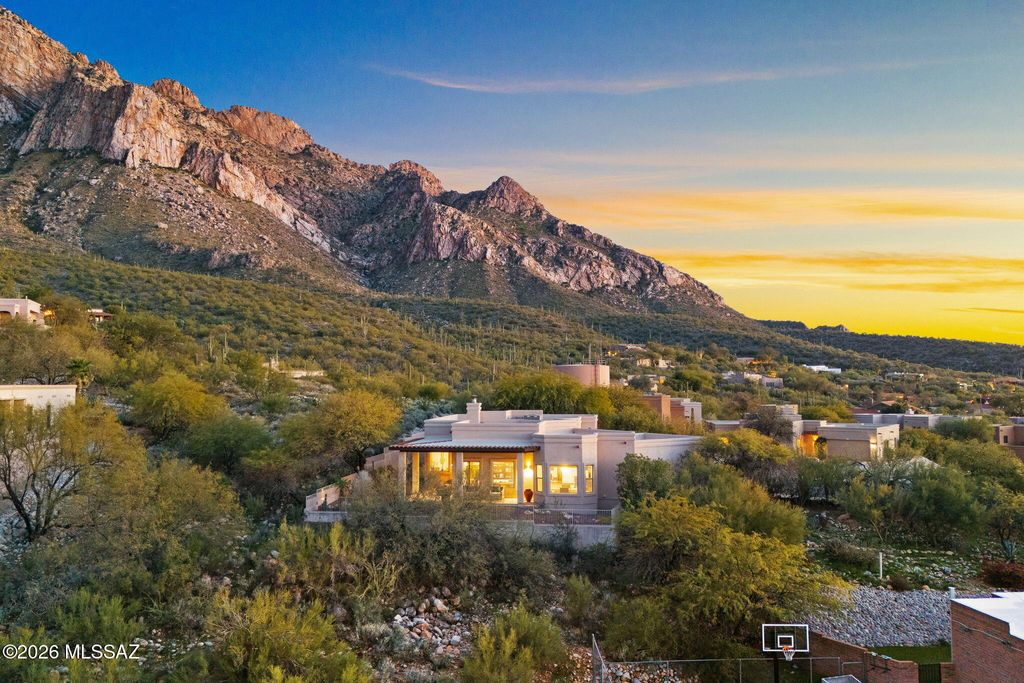 9801 N Ridge Shadow Place, Tucson, AZ 85704