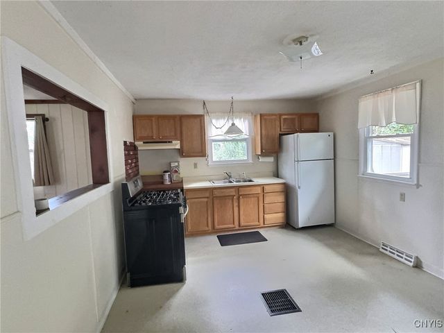 313 Chestnut Street, Oswego, NY 13126