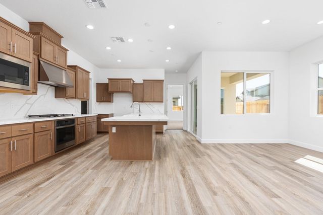 276 Huckleberry Lane S, Madera, CA 93636