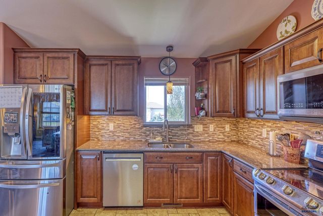 22975 MORNINGLIGHT DR, Rapid City, SD 57703