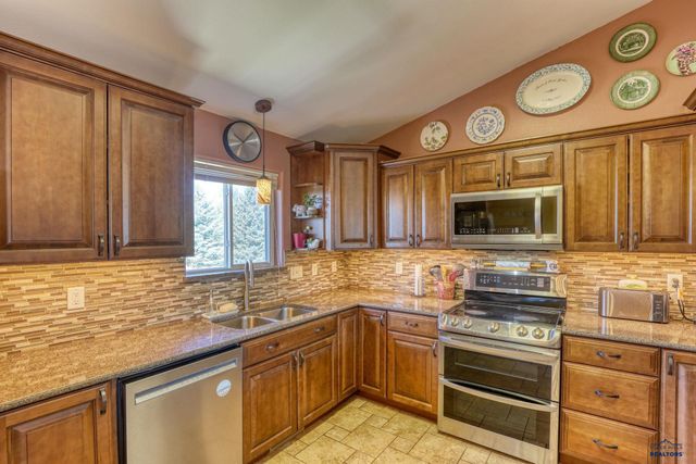 22975 MORNINGLIGHT DR, Rapid City, SD 57703