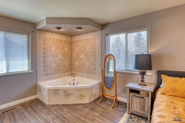 22975 MORNINGLIGHT DR, Rapid City, SD 57703