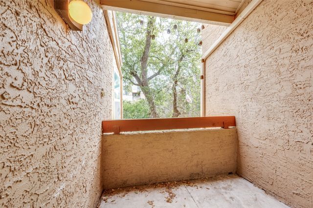 5550 Spring Valley Road E22, Dallas, TX 75254