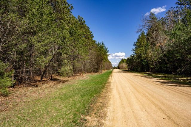 W6068 N Lake Drive, New Lisbon, WI 53950