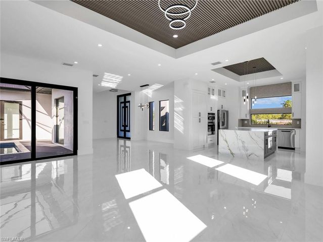 910 Golden Gate BLVD E, Naples, FL 34120