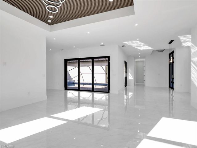 910 Golden Gate BLVD E, Naples, FL 34120