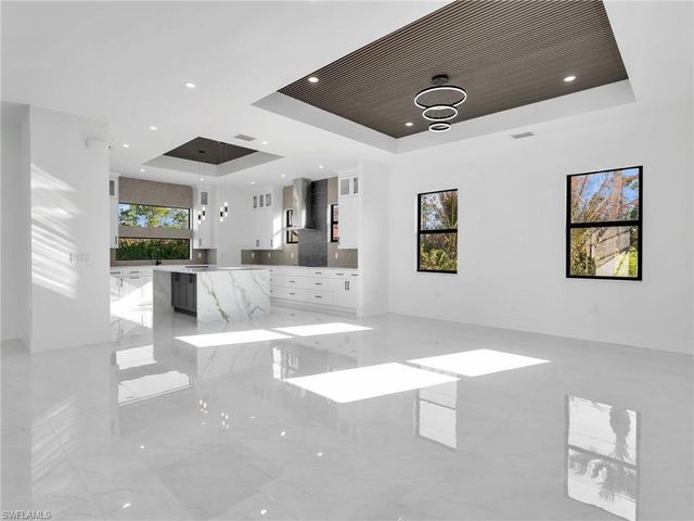 910 Golden Gate BLVD E, Naples, FL 34120