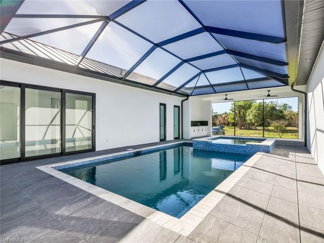 910 Golden Gate BLVD E, Naples, FL 34120