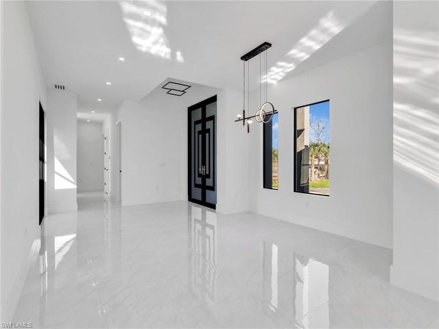 910 Golden Gate BLVD E, Naples, FL 34120