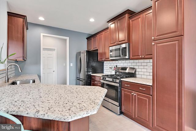 7 DENISE DR, Avondale, PA 19311