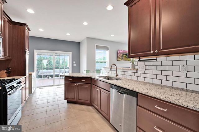 7 DENISE DR, Avondale, PA 19311