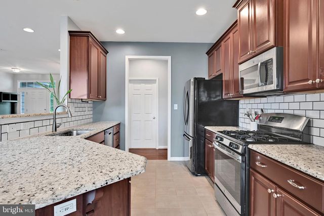 7 DENISE DR, Avondale, PA 19311