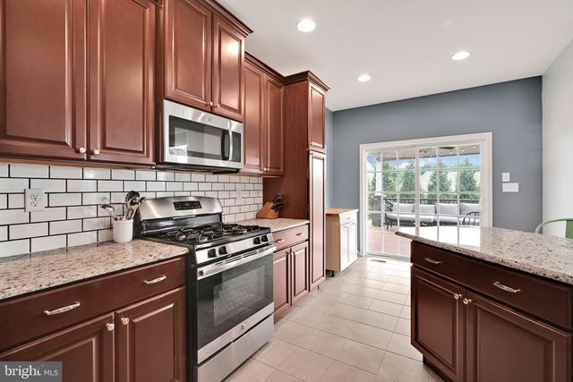 7 DENISE DR, Avondale, PA 19311