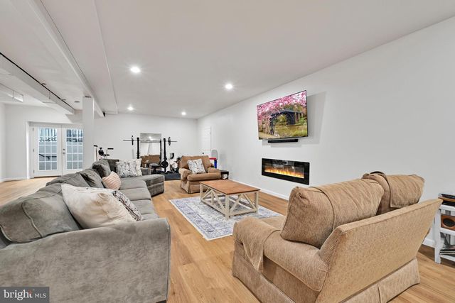 7 DENISE DR, Avondale, PA 19311