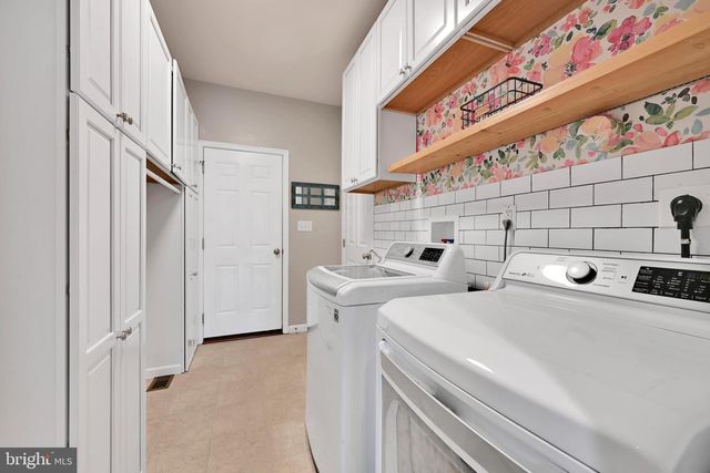 7 DENISE DR, Avondale, PA 19311