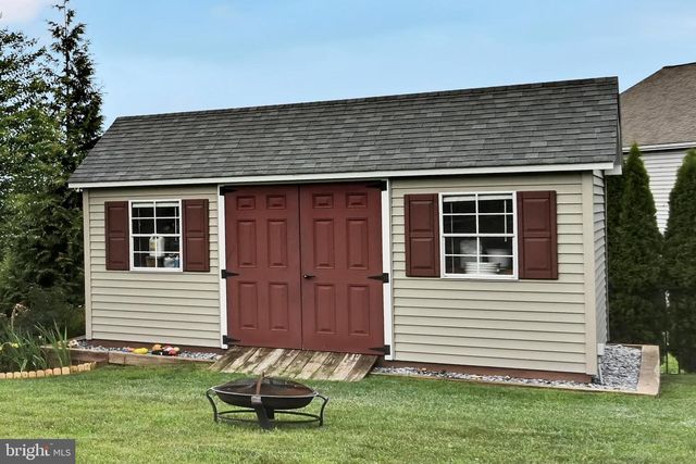 7 DENISE DR, Avondale, PA 19311