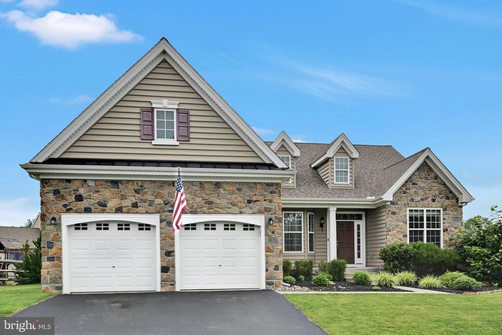 7 DENISE DR, Avondale, PA 19311