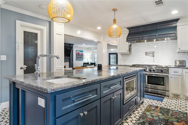 1722 Coventry Lane, Nichols Hills, OK 73120