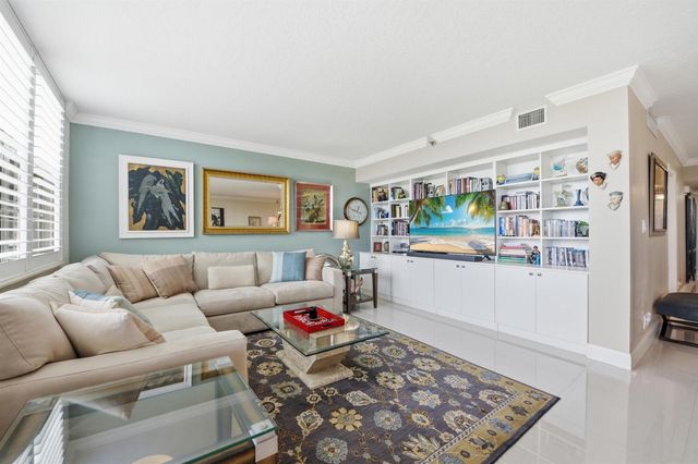 3510 Oaks Way 703, Pompano Beach, FL 33069