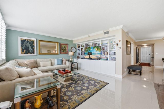 3510 Oaks Way 703, Pompano Beach, FL 33069