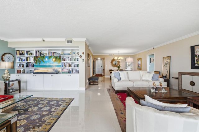 3510 Oaks Way 703, Pompano Beach, FL 33069