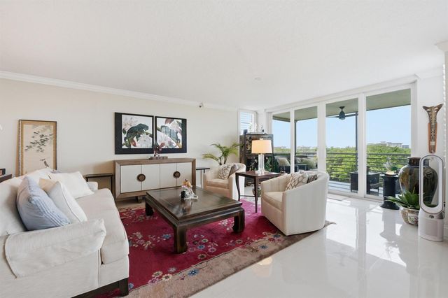 3510 Oaks Way 703, Pompano Beach, FL 33069