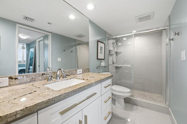 3510 Oaks Way 703, Pompano Beach, FL 33069