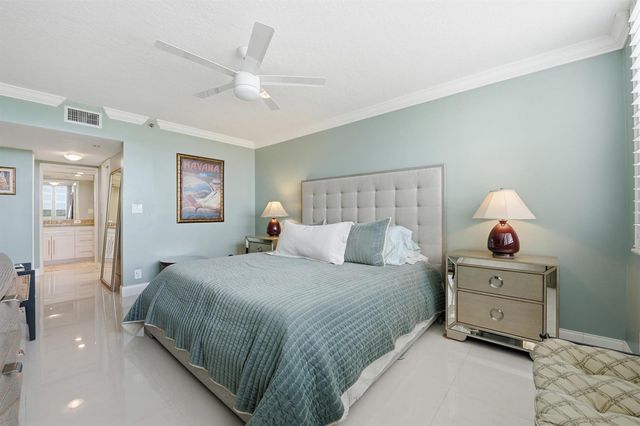 3510 Oaks Way 703, Pompano Beach, FL 33069