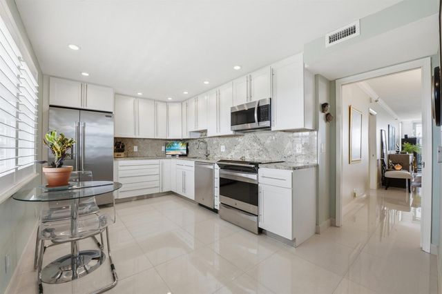 3510 Oaks Way 703, Pompano Beach, FL 33069