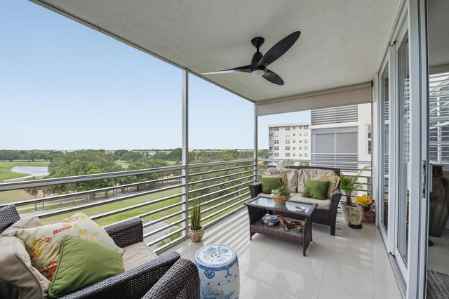 3510 Oaks Way 703, Pompano Beach, FL 33069