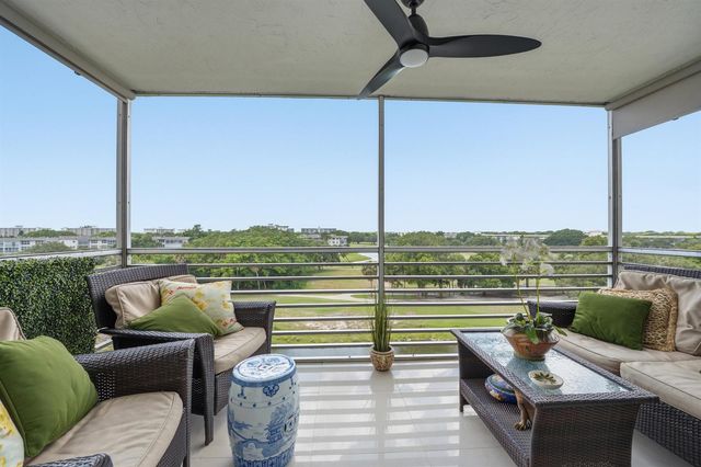 3510 Oaks Way 703, Pompano Beach, FL 33069