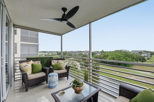 3510 Oaks Way 703, Pompano Beach, FL 33069
