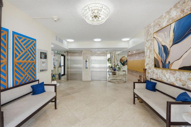 3510 Oaks Way 703, Pompano Beach, FL 33069