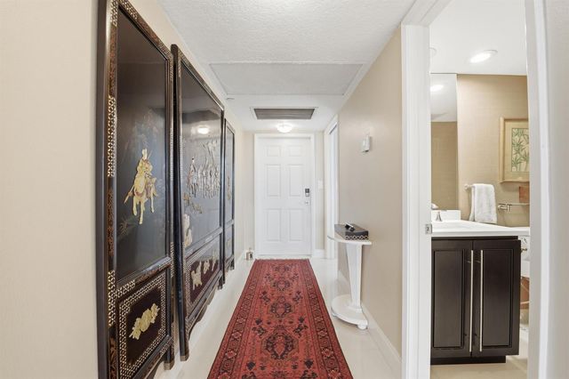 3510 Oaks Way 703, Pompano Beach, FL 33069