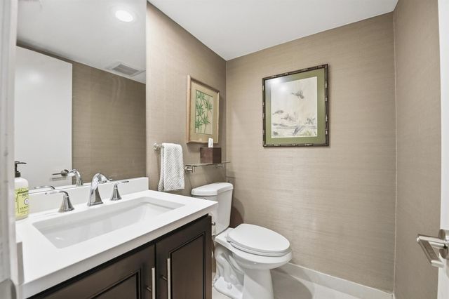 3510 Oaks Way 703, Pompano Beach, FL 33069