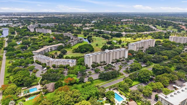 3510 Oaks Way 703, Pompano Beach, FL 33069