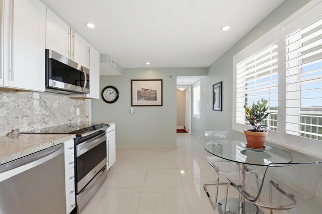 3510 Oaks Way 703, Pompano Beach, FL 33069