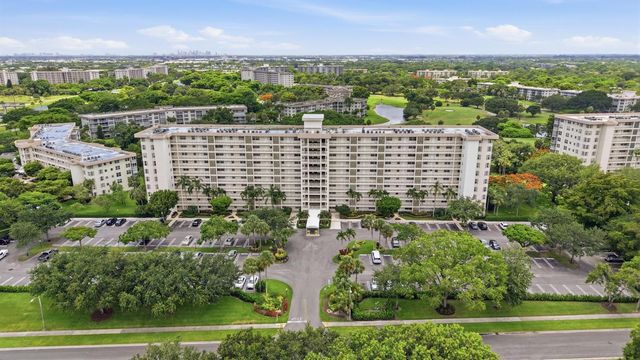 3510 Oaks Way 703, Pompano Beach, FL 33069