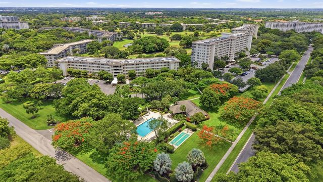 3510 Oaks Way 703, Pompano Beach, FL 33069