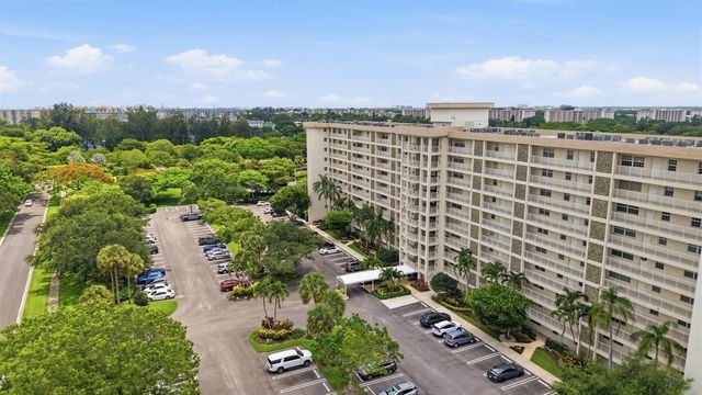 3510 Oaks Way 703, Pompano Beach, FL 33069