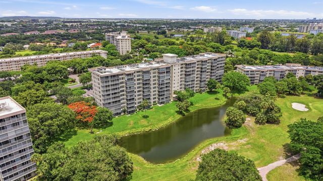 3510 Oaks Way 703, Pompano Beach, FL 33069